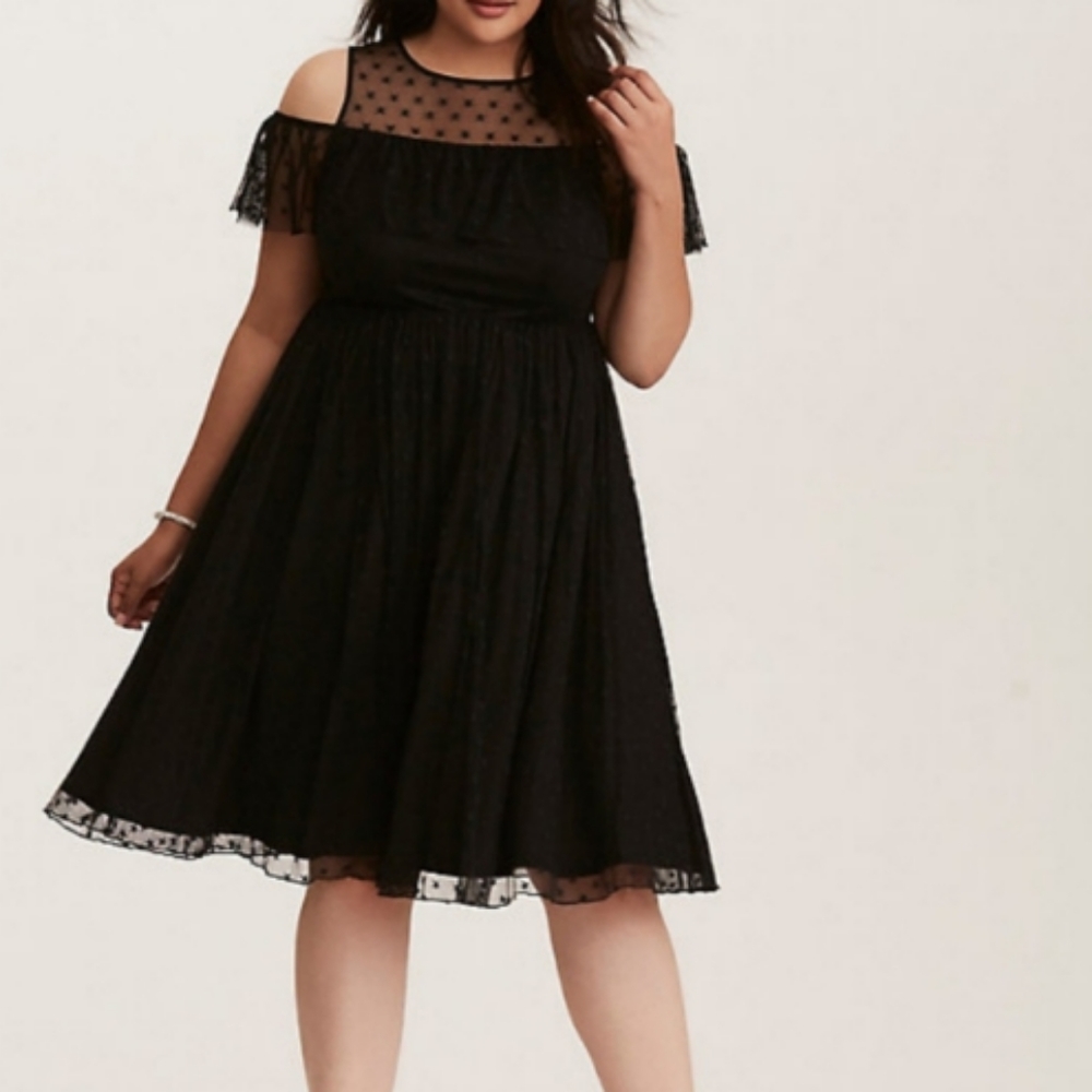 TORRID mesh black Star flowy ruffle tulle cold shoulder dress size 4